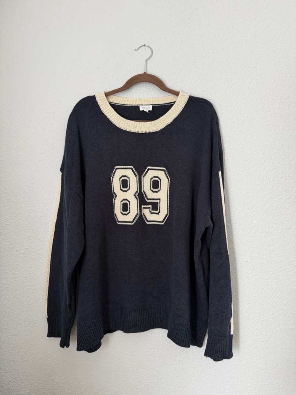 Le Lis 89 Knit Oversized Varsity Sweater | Large
